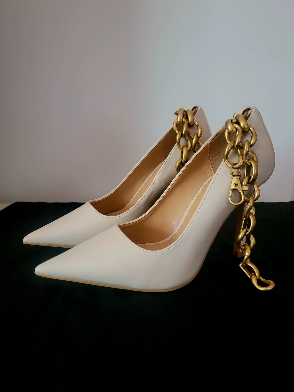 Express Ivory Off White Gold Chain Anklet Pointed Toe Stiletto Pumps - 6.5